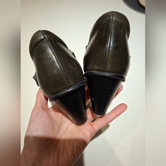 Mentha Women's Elegant Two-Tone Leather Mary Jane Heels (Size EU 38/US 7.5-8) - Picture 6 of 11